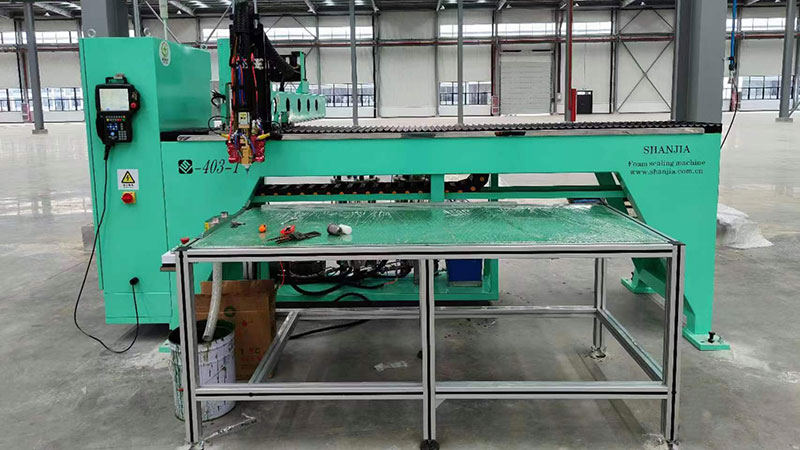 Polyurethane Foam-in-Place Gasketing Machine