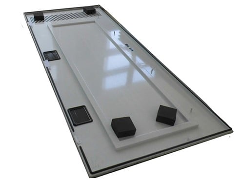 Gasket sealing of cleanroom door panel