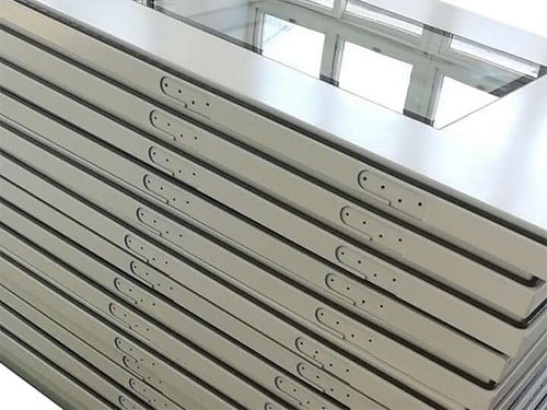 Gasket sealing of cleanroom door